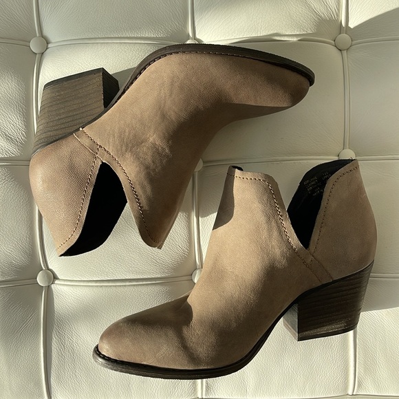 Steve Madden Adelphie Taupe Leat bootie 9.5 - Picture 3 of 9
